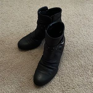Bare traps ankle booties size 6